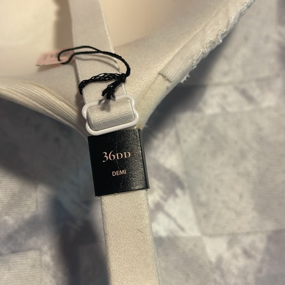 VS bra 36-DD brand new with tag - Picture 6 of 8